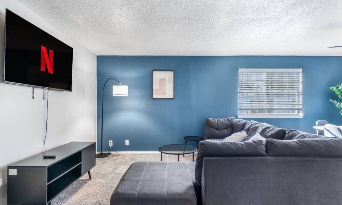 Central Arlington Apartment | 0.2mi/0.3km to Dallas Stadium 2BR +FREE Parking