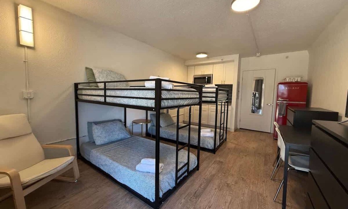 St. Johns Apartment | [05] ATX Studio: 2 Bunk Beds, Sleeps 4