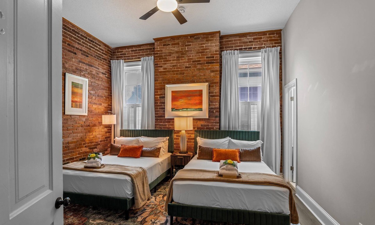 Olde Town Augusta Apartment | 1 bedroom, 1 bathroom suite in Downtown Augusta. The sleeping arrangements for this unit are 2 full beds.