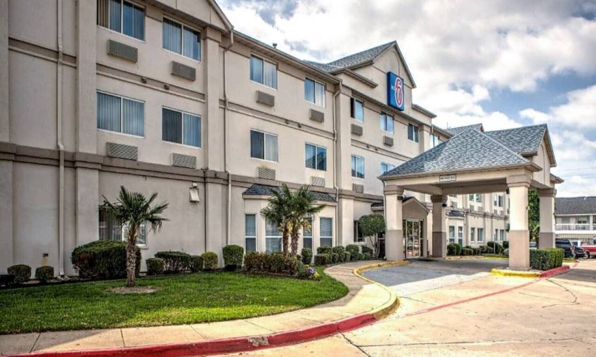 Dallas Apartment | 1 King Bed|Suite,Nsmk|Sofa-Bed