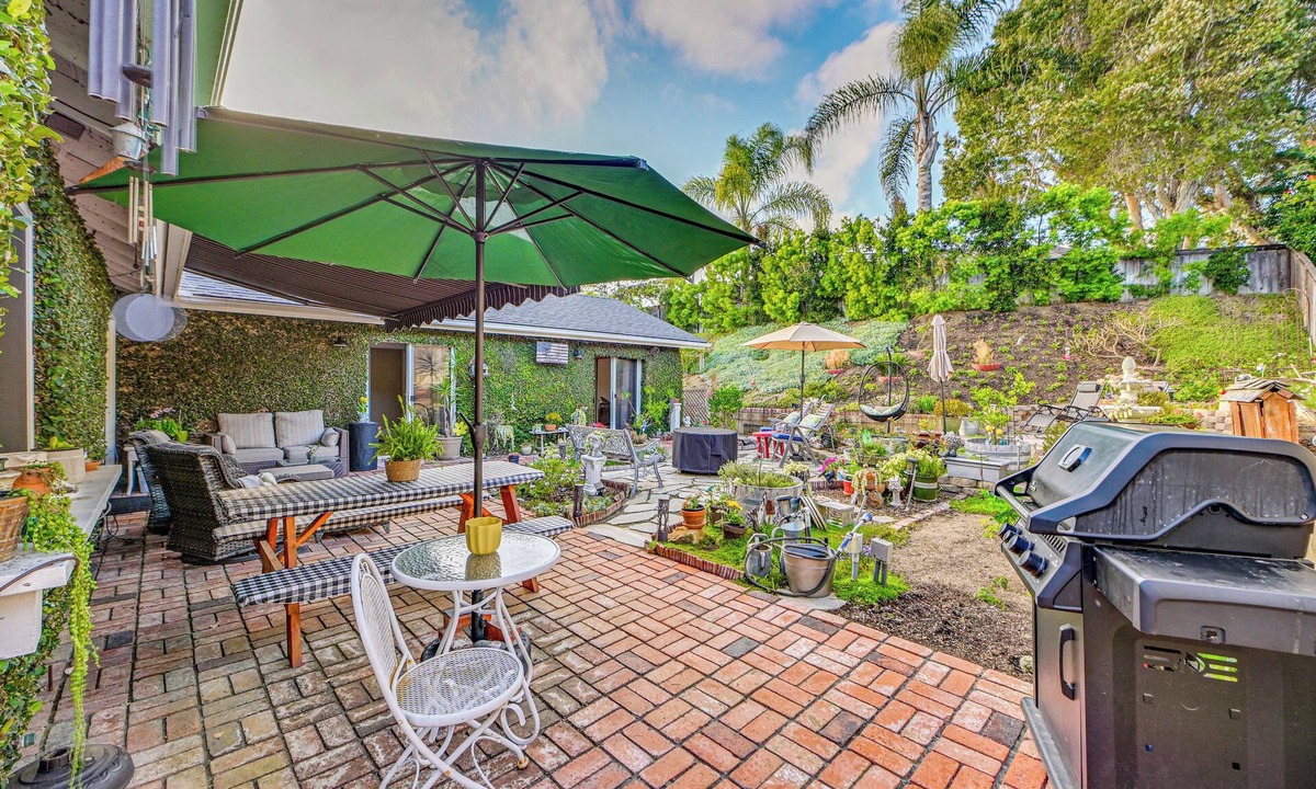 Spinnaker Hill House | 1 Mi to Beach! 'Carlsbad Retreat' w/Serene Garden