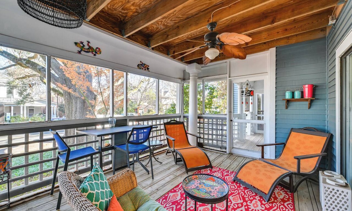 Dilworth Condo | 1 Mi to BOA Stadium! Walkable Condo w/Porch