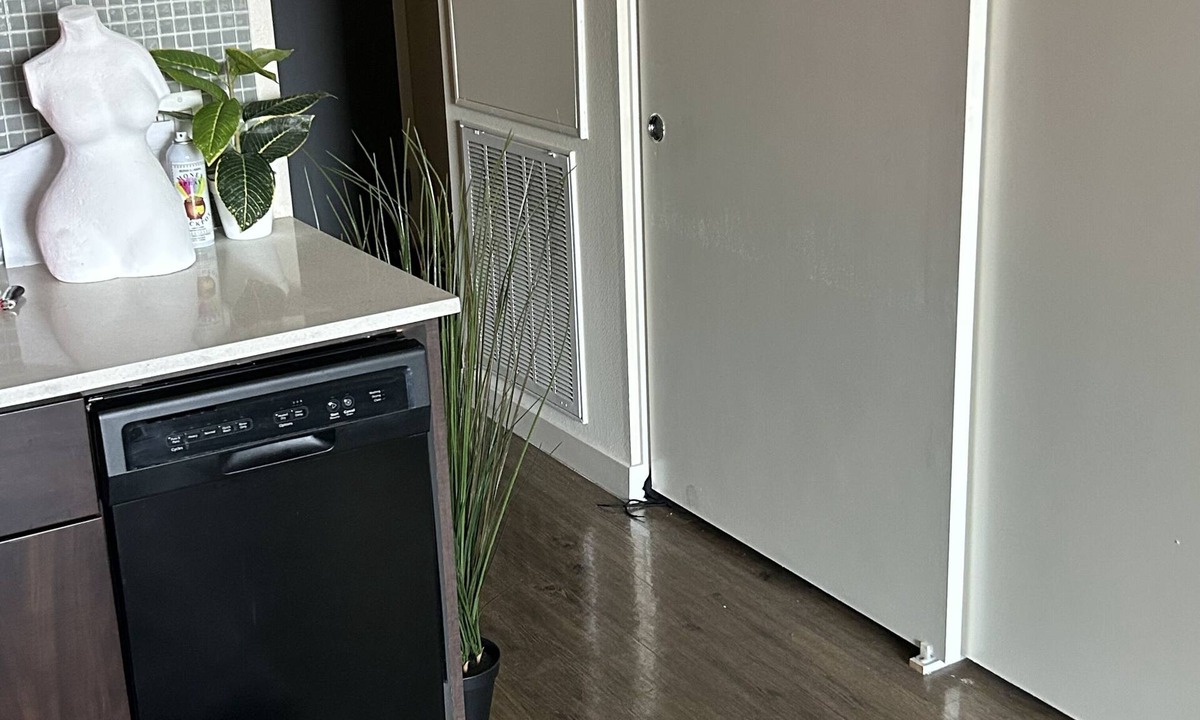 Miracle Mile Apartment | 10 min to Hollywood comfy studio in mid city (pet friendly)
