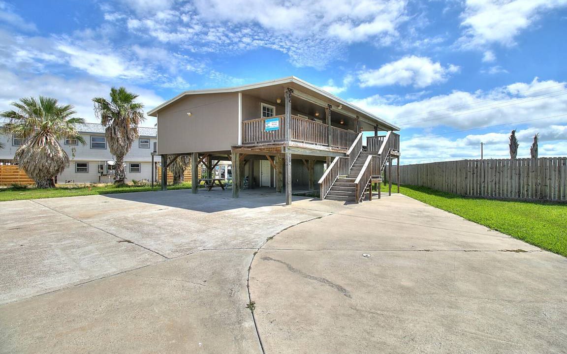 Leeward Sands House | 102 m² House ∙ 3 bedrooms ∙ 10 guests
