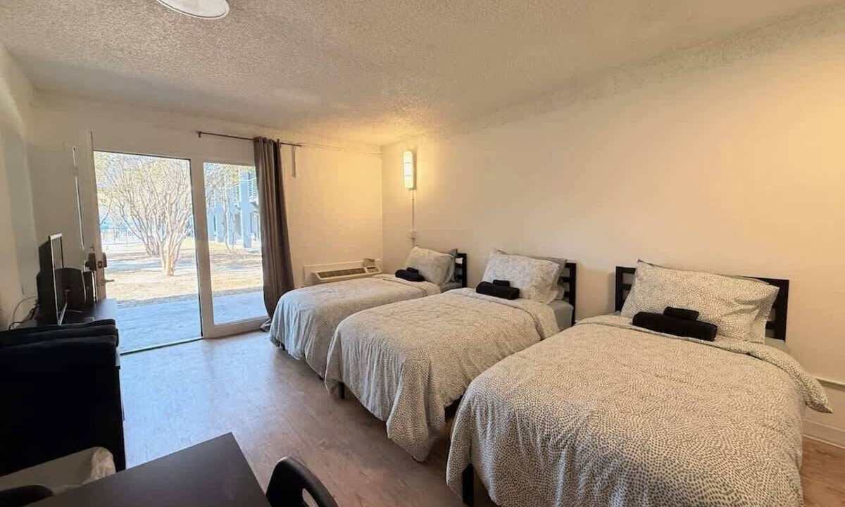 St. Johns Apartment | [11] ATX Studio: 3 Twin Beds, Sleeps 3