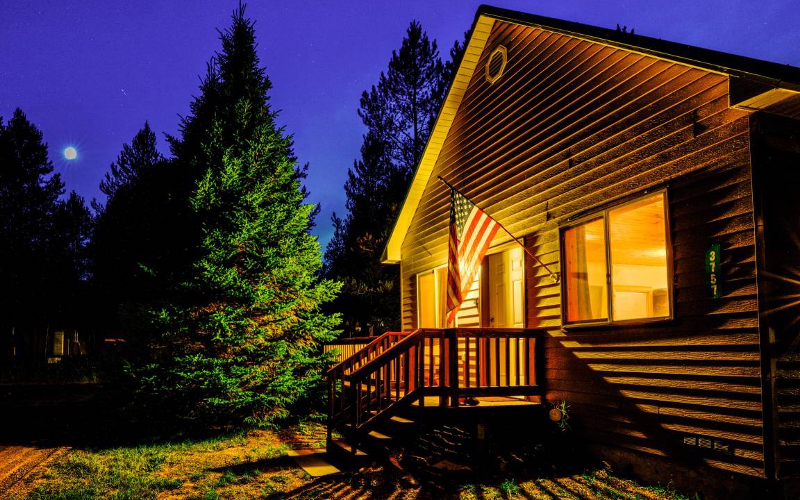 Island Park Cabin | 113 m² Cabin ∙ 2 bedrooms ∙ 8 guests