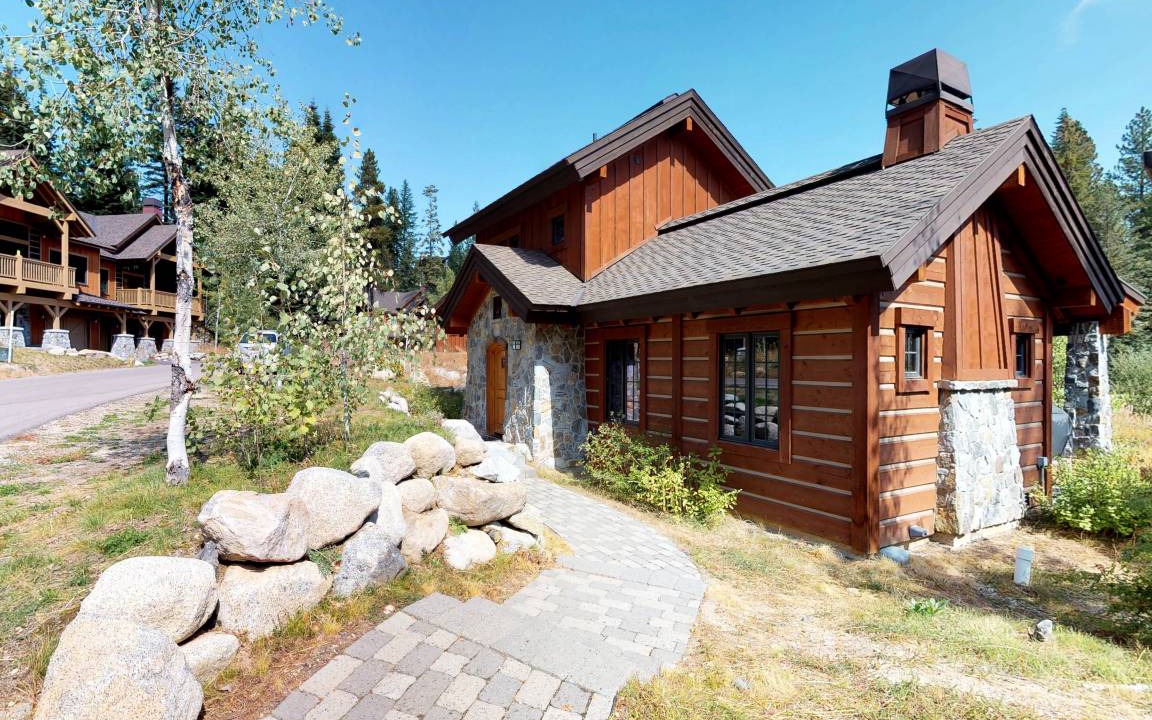 Tamarack Resort Cottage | 116 m² Cabin ∙ 2 bedrooms ∙ 6 guests