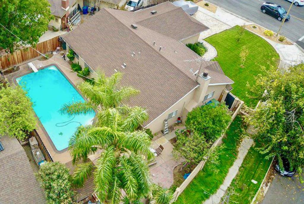 Granada Hills North House | 11640 Gothic Avenue
