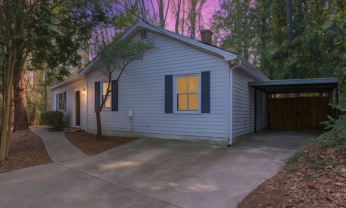 Buckhead House | 12 min downtown, firepit, Gameroom & Theater-room