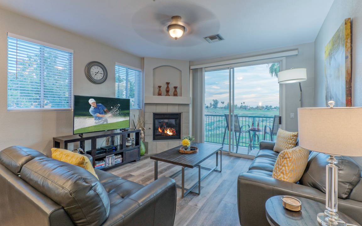Superstition Springs Condo | 120 m² Condo ∙ 3 bedrooms ∙ 6 guests