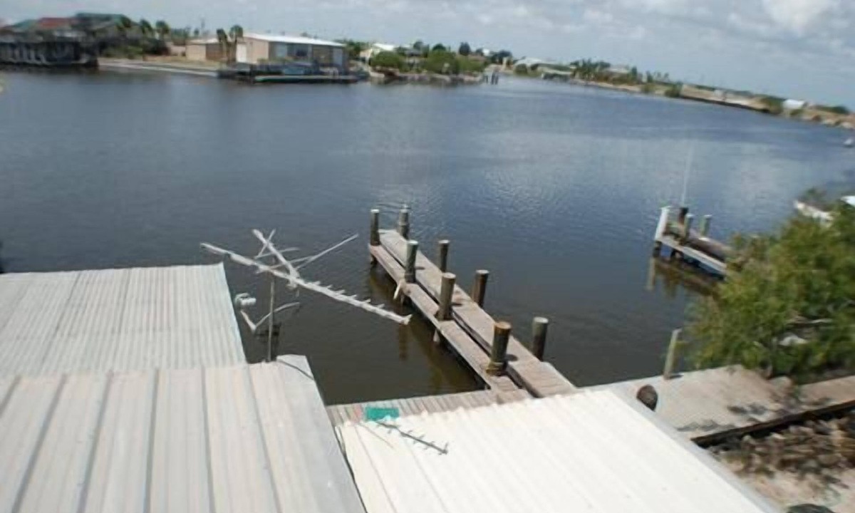 Port Mansfield Condo | 123 West Harbor Condo B - Beautiful Condo in the harbor with spacious deck