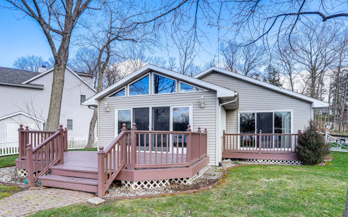Paw Paw Lake House | 139 m² House ∙ 4 bedrooms ∙ 10 guests