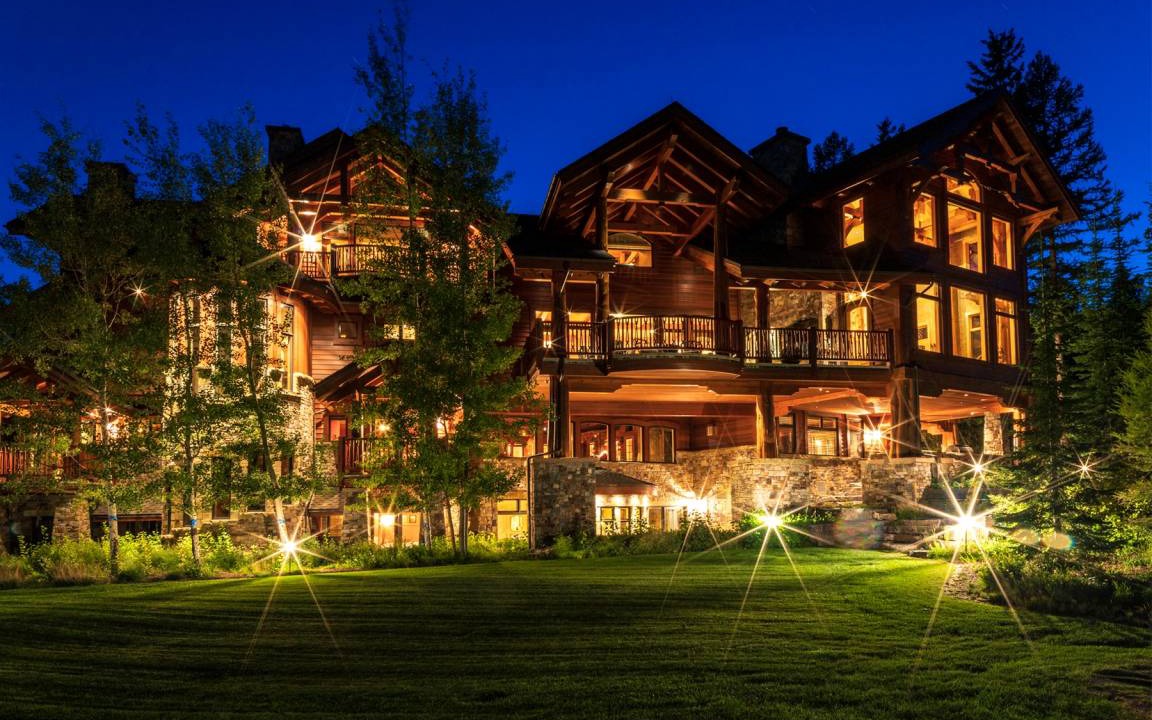 Whitefish House | 1390 m² House ∙ 7 bedrooms ∙ 24 guests