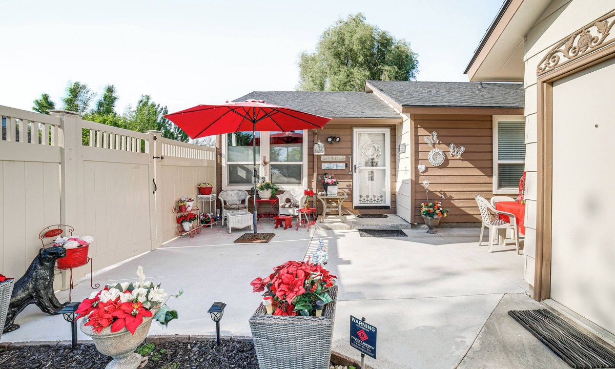 Nampa House | 14 Mi to Meridian: Water-View Retreat w/Patios!