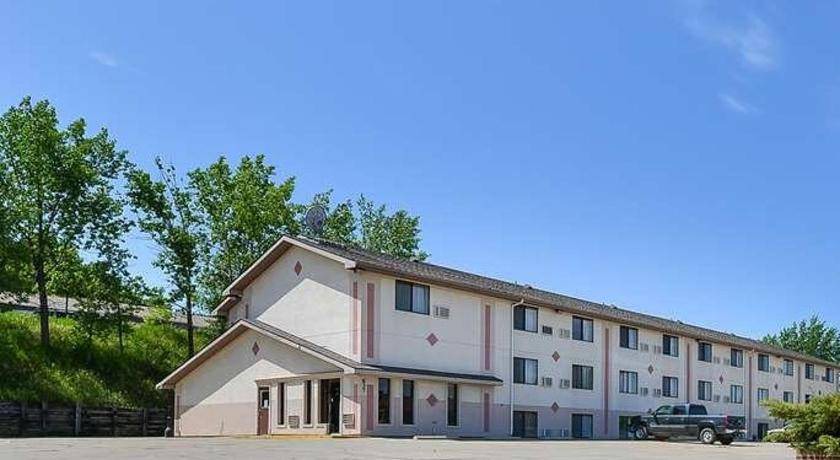 Dickinson Hotel | 144 m² Motel ∙ 4 guests