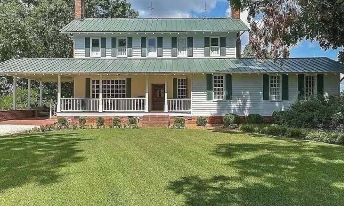 Blythewood House | 15 acre luxury farmhouse with pool in Blythewood, SC, Circa 1788.
