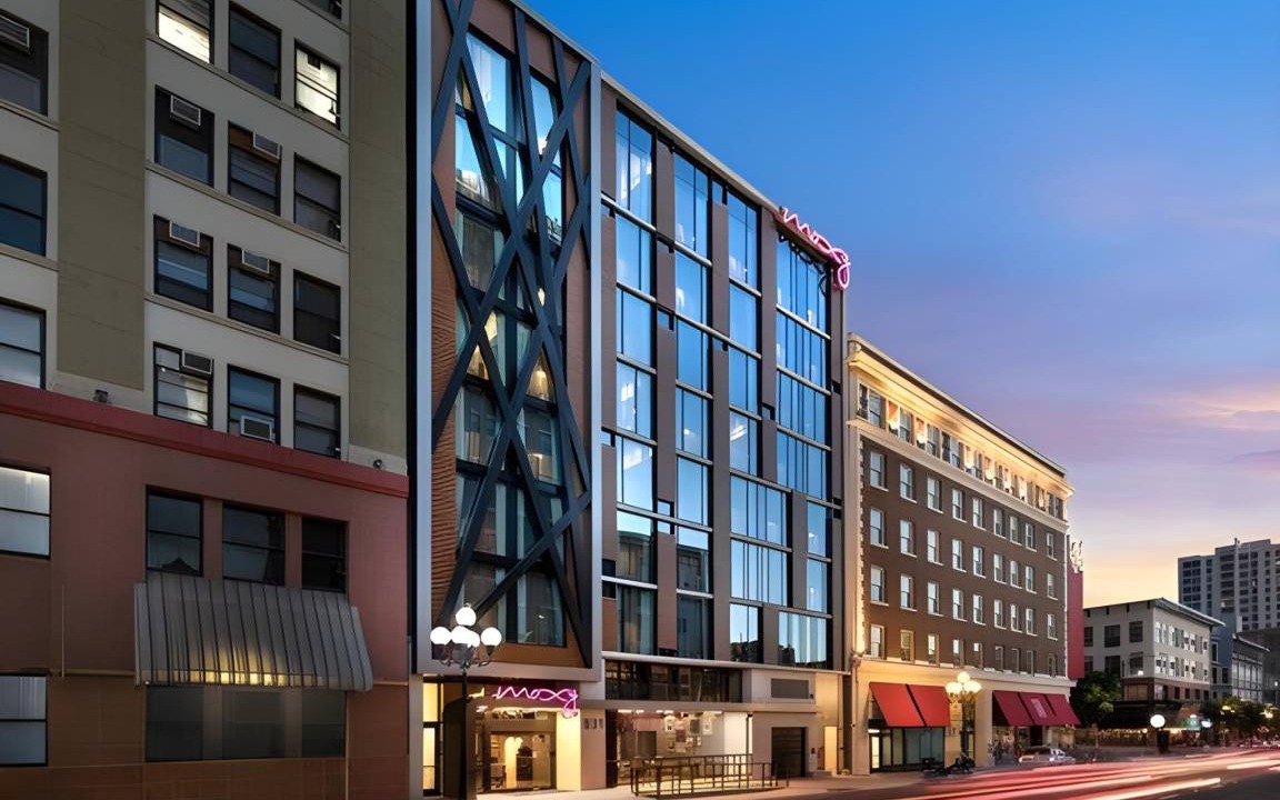 East Village Hotel | 17 m² Hotel ∙ 127 guests