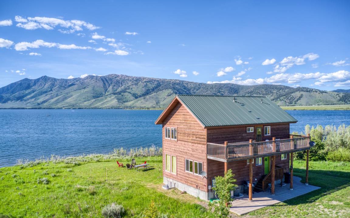 Island Park Cabin | 177 m² Cabin ∙ 4 bedrooms ∙ 9 guests