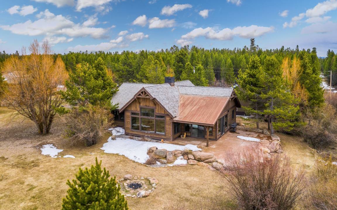 West Yellowstone House | 189 m² House ∙ 3 bedrooms ∙ 8 guests