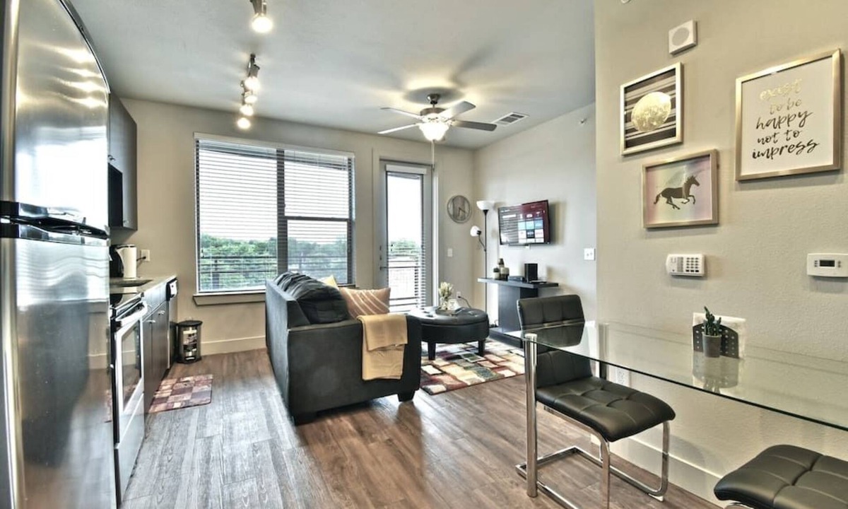 Knox - Henderson Apartment | 1Bedroom 2 beds Furnished Apt with Parking / washer & dryer