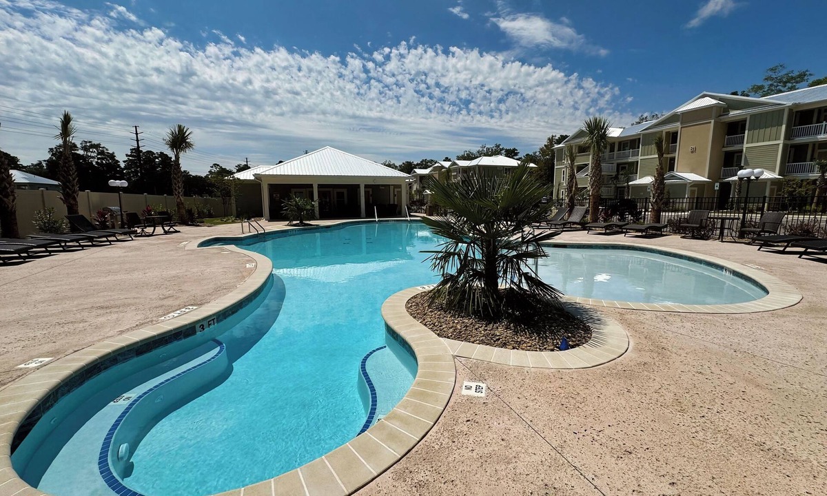Murrells Inlet Condo | 1st fl, 3-bed condo, mins from beach, Marshwalk, and golf!