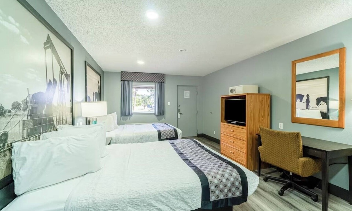 Ira Hotel | 2 Accommodations | Great Value Stay in Snyder, TX | 2 Queen Beds w/Kitchenette