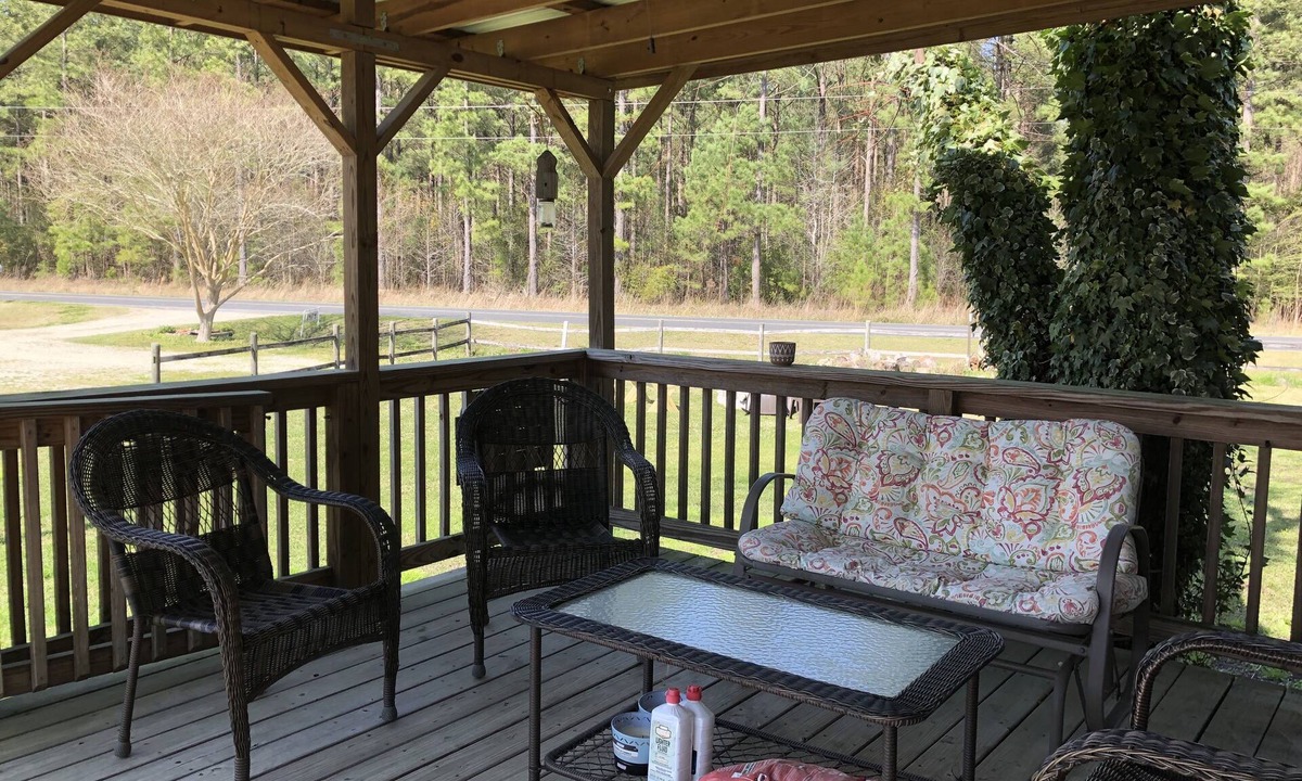 Westgate House | 2 Bedroom 2 Bath Mobile Home in quiet country setting 25 minutes from beach!