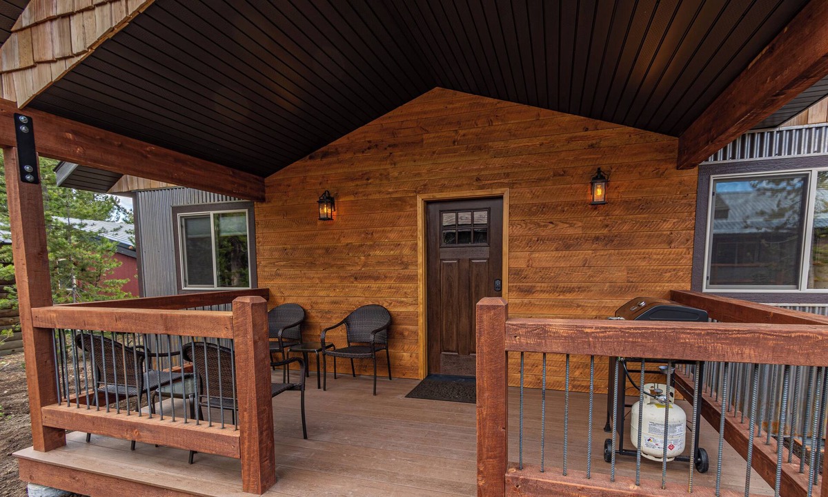 West Yellowstone Cabin | 2 Bedroom Cabin with A/C, just 5 blocks from Yellowstone!