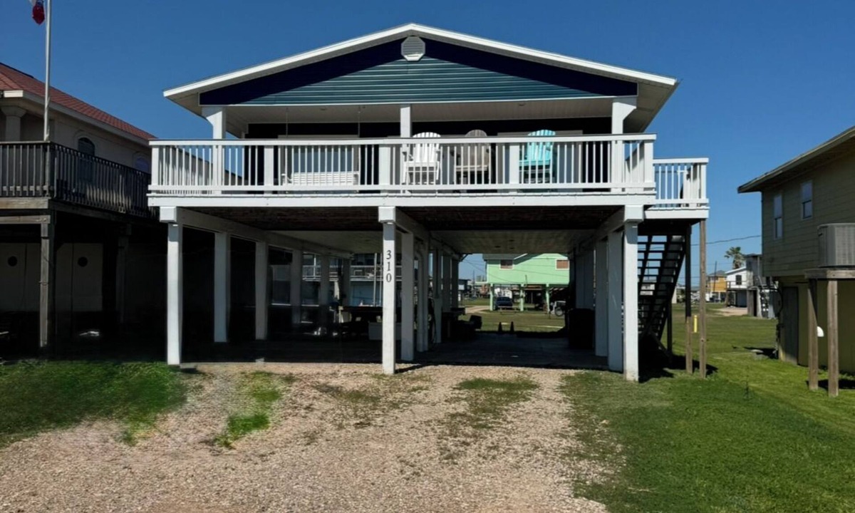 Surfside Beach House | 2-bedroom house in peaceful Surfside Beach and beautiful view of the gulf