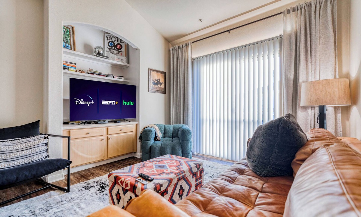 East Congress Condo | 2 Beds - 1 Bath - Pools - HotTub - GYM - Pet friendly - Serene Environment