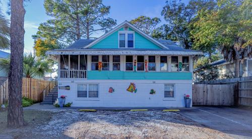 Savannah Beach House | 2 blocks to Bliss Tybee Beach, Minutes to Historic Savannah!