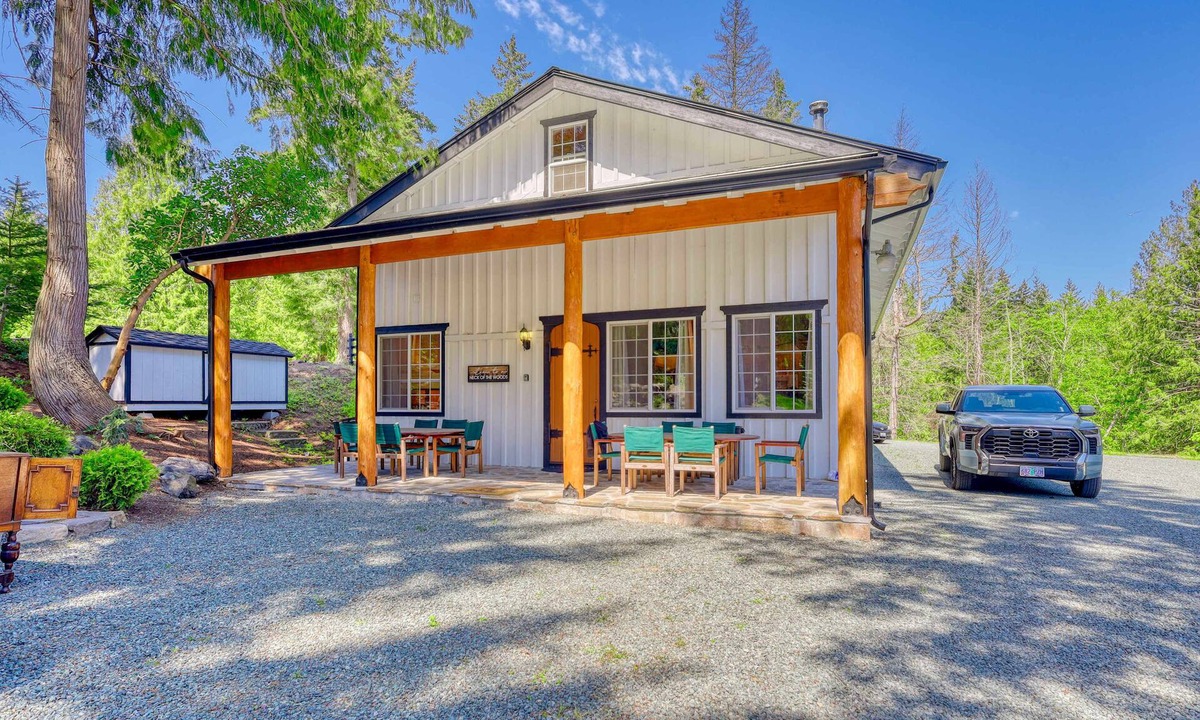 Anacortes House | 2-Cabin Ranch Retreat Near Lake Trails, Sleeps 15