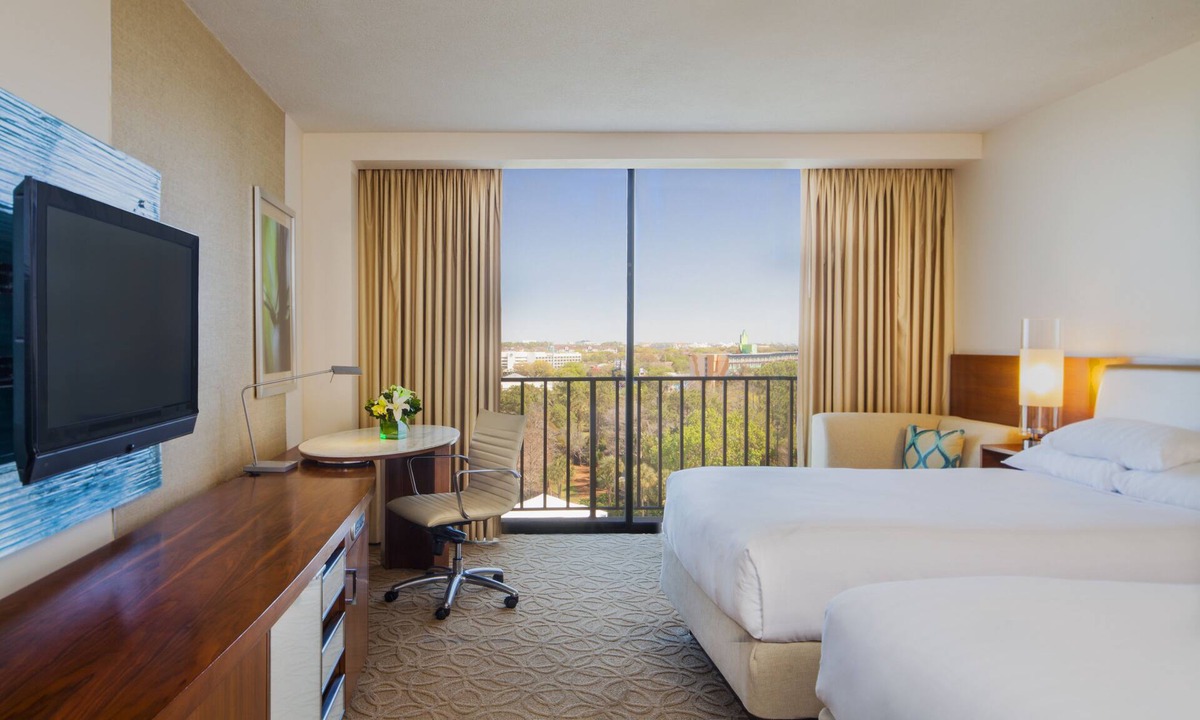 Lake Buena Vista Hotel | 2 Connecting Suites at a 4⭐️ Hotel