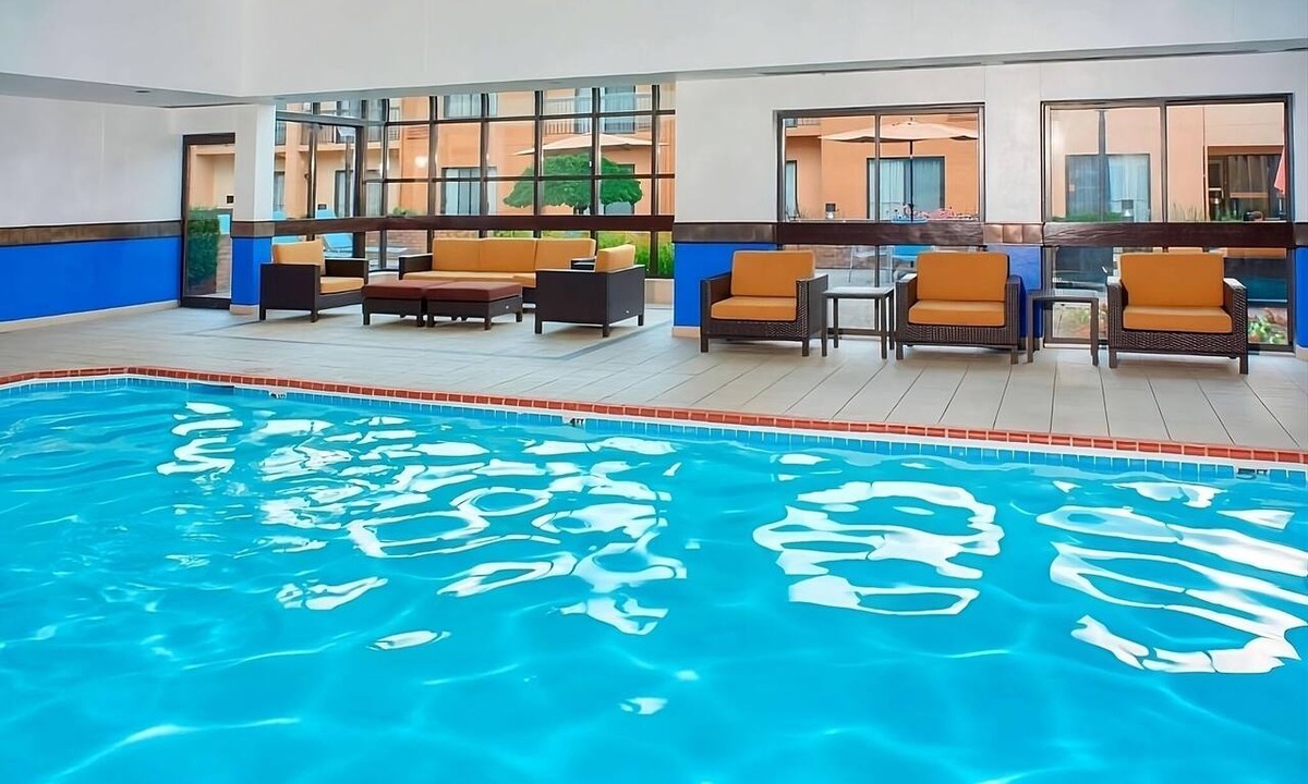 Auburn Hills Apartment | 2 Deluxe King Units, Perfect for Families, Indoor Swimming Pool & Pet-friendly!