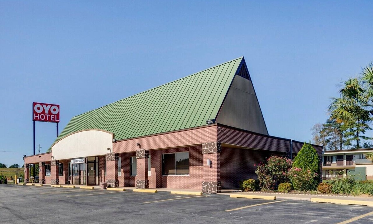 Cape Fear Apartment | 2 Full Bed | Non-Smoking