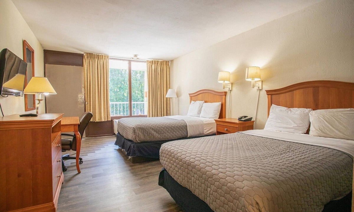 Greensboro Apartment | 2 Full Bed|Smoking|Greensboro