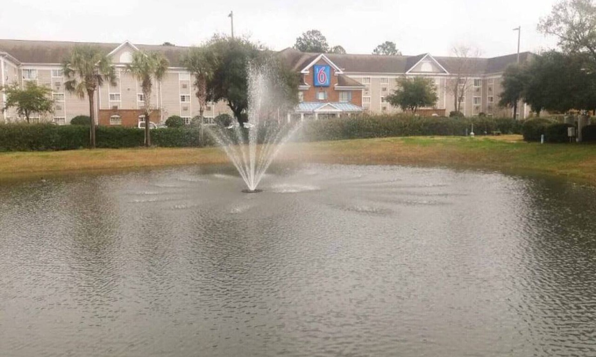 Myrtle Beach Apartment | 2 Full Beds|Non-Smoking, Kitchen