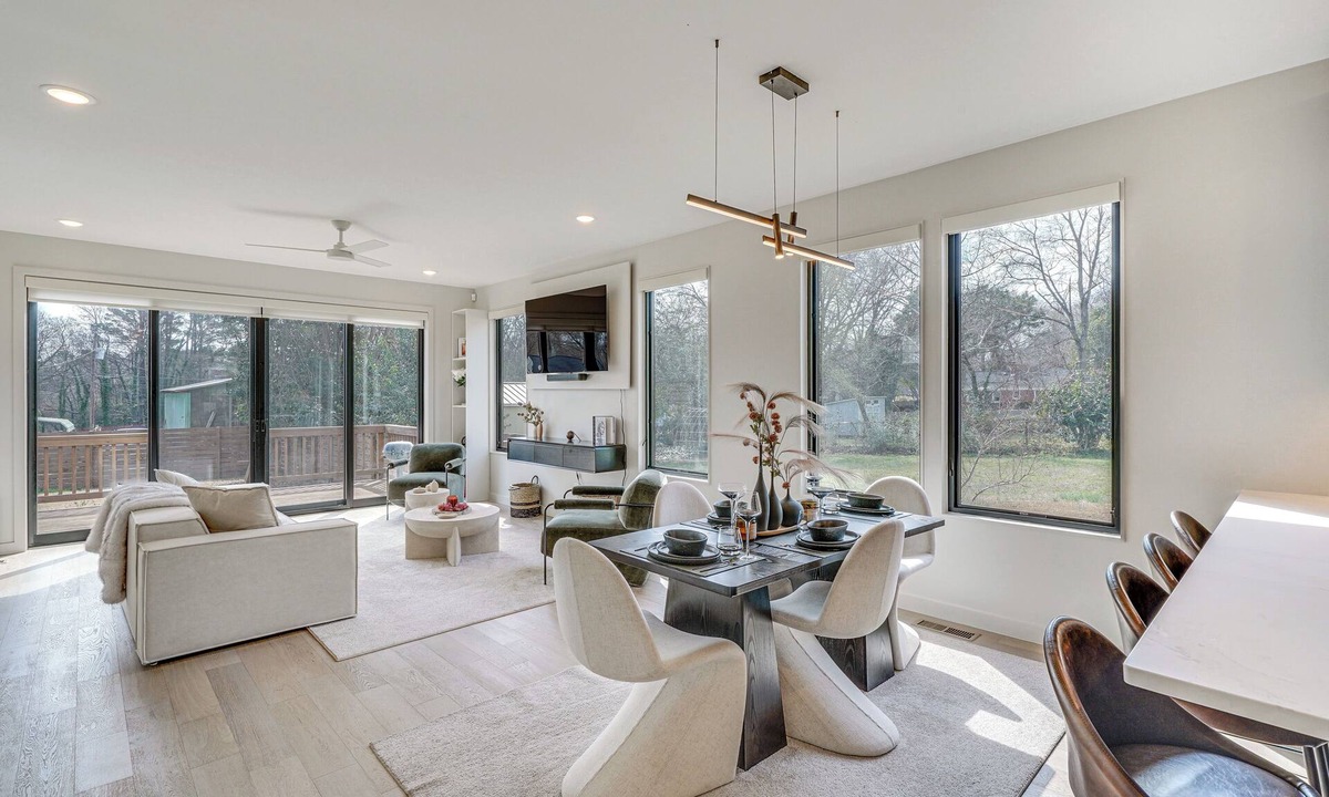 East Raleigh House | 2 Mi to WakeMed: Modern Raleigh Duplex w/Yard