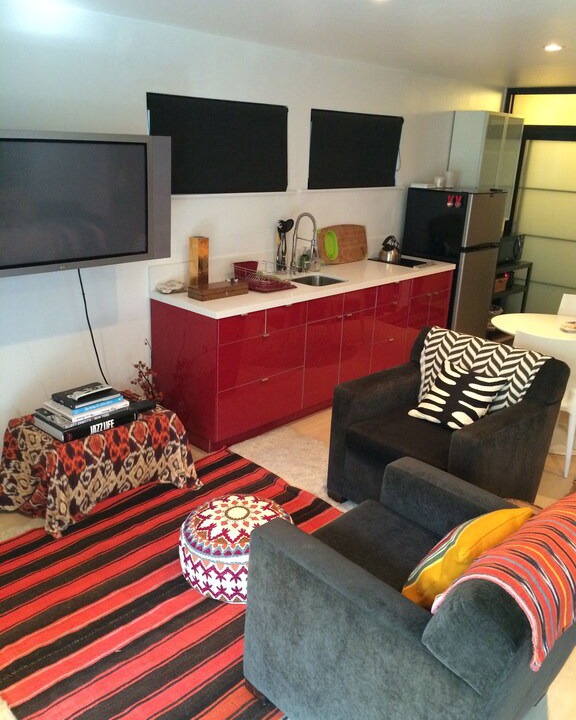Marina Peninsula Apartment | 2 Min Walk to the Beach *Free Gift Basket For New Bookings*