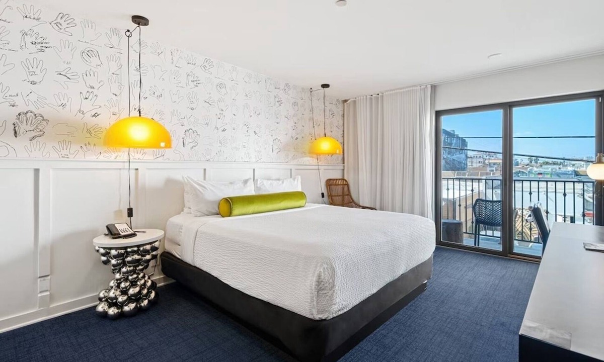 Venice Hotel | 2 Ocean view King Suite with Balcony, Kitchen, Free Breakfast | Beach Steps Away