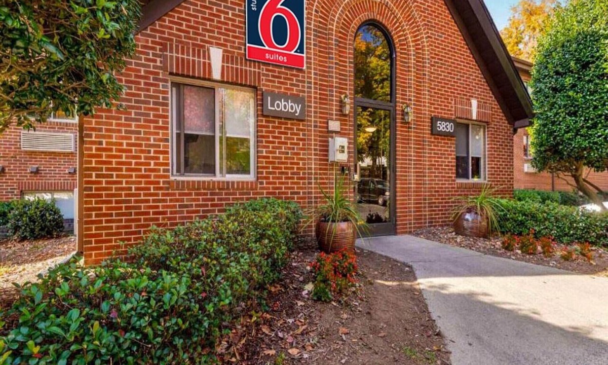 Executive Park Apartment | 2 Queen Beds | Non-Smoking, Micfridge