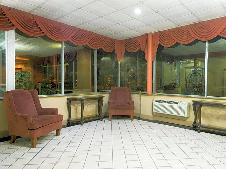 Ogontz Campus Hotel | 2-Star Hotel ∙ Days Inn by Wyndham Philadelphia - Roosevelt Boulevard
