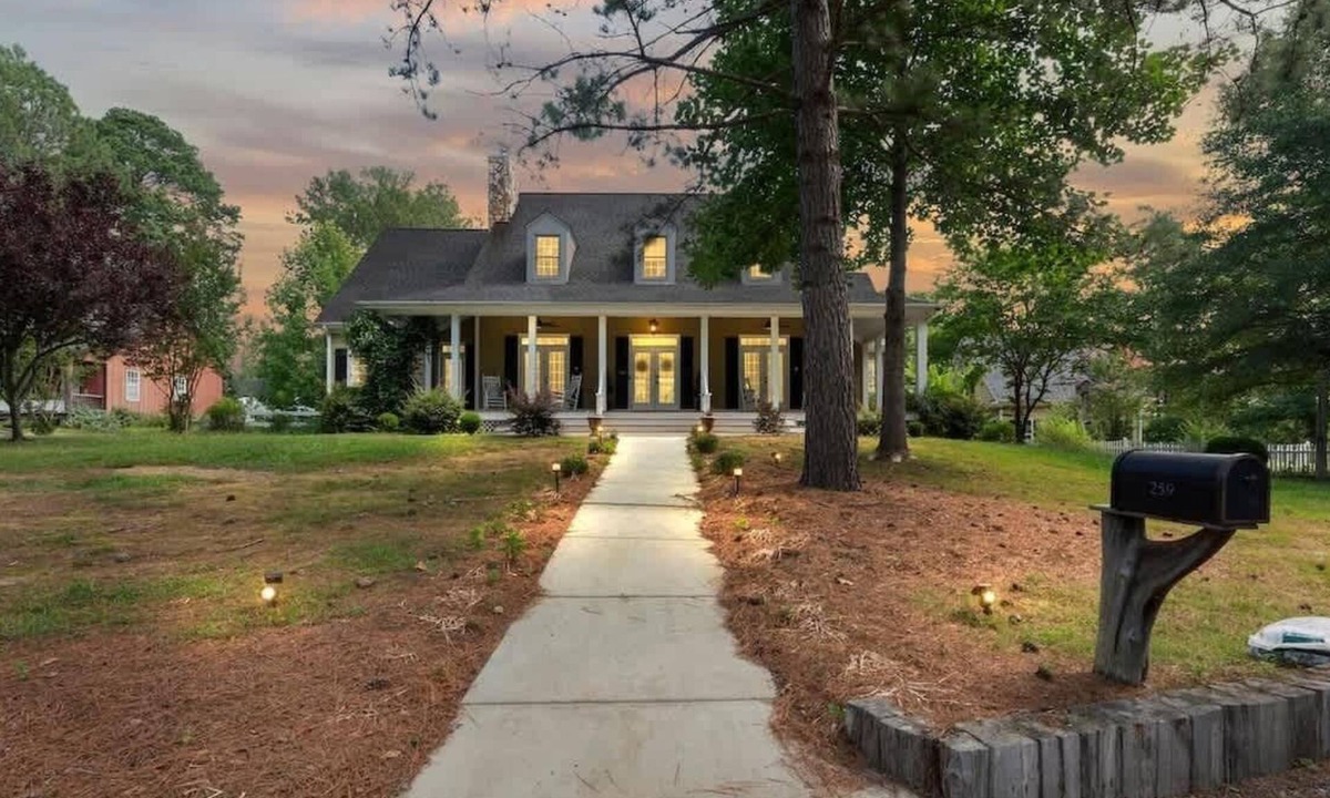New Hill House | 20 Acre Retreat Near Apex-Rentable Event Venue