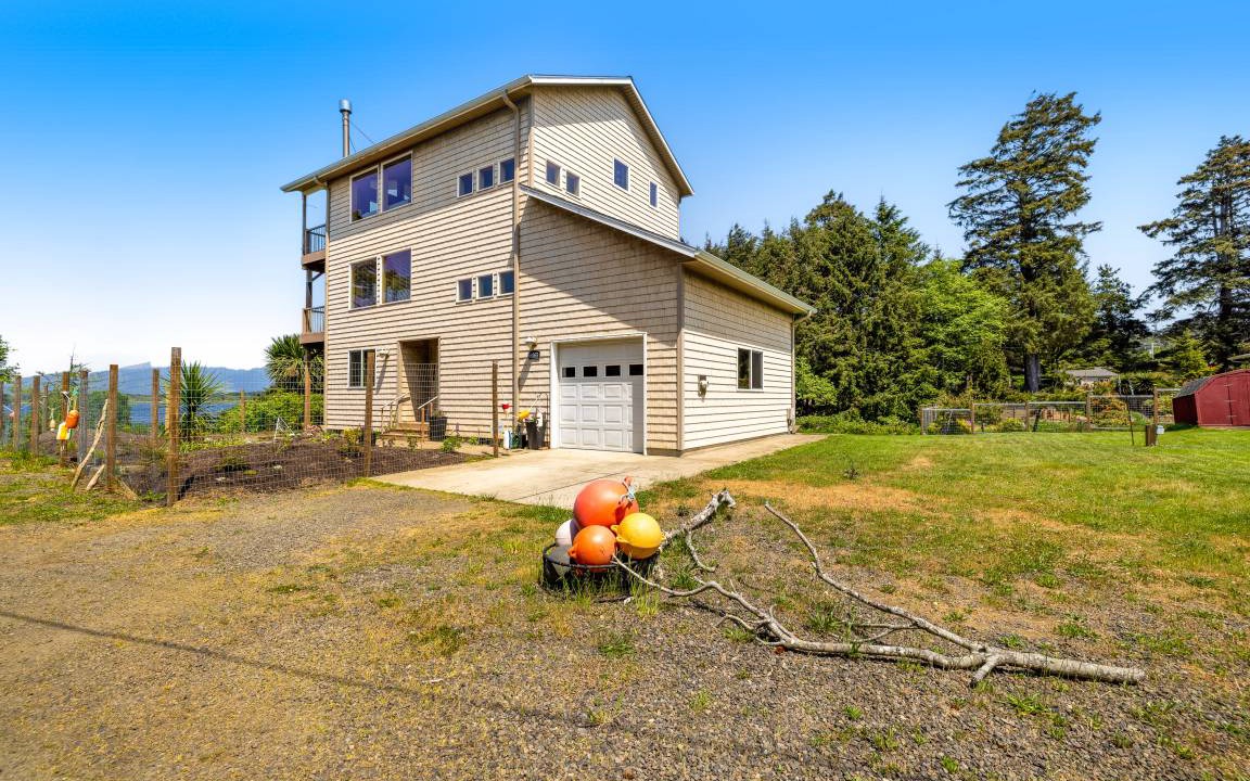 Cape Meares House | 210 m² House ∙ 3 bedrooms ∙ 6 guests