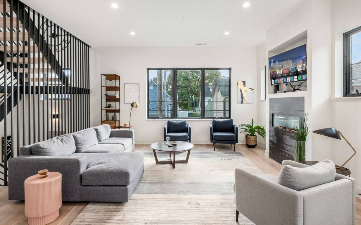 German Village Apartment | 214 m² Apartment ∙ 3 bedrooms ∙ 8 guests