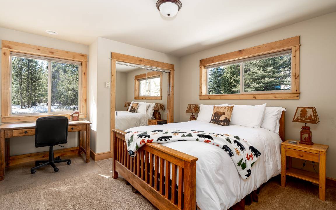 West Yellowstone House | 223 m² House ∙ 3 bedrooms ∙ 12 guests