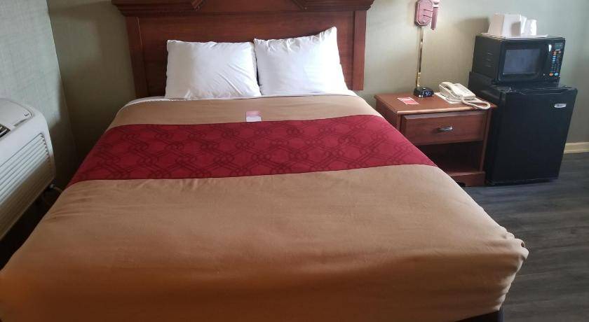 Newton Falls Hotel | 23 m² Motel ∙ 4 guests