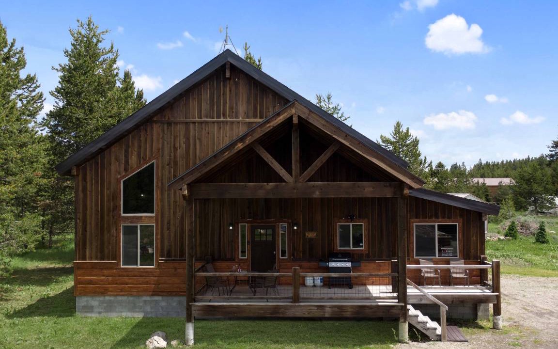 Island Park Cabin | 232 m² Cabin ∙ 5 bedrooms ∙ 12 guests