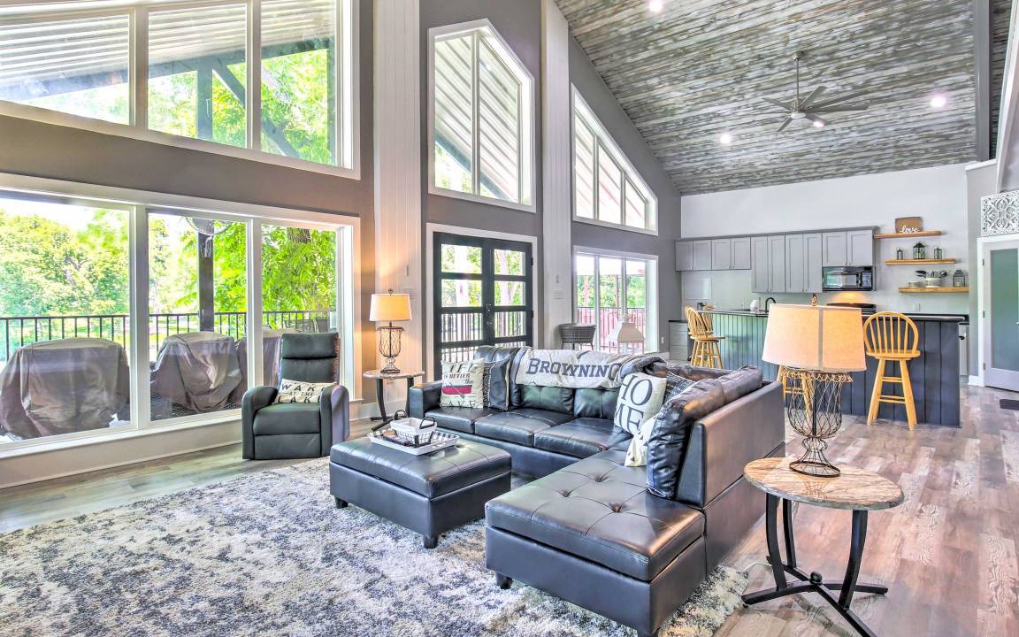 McQueeney House | 232 m² House ∙ 4 bedrooms ∙ 8 guests