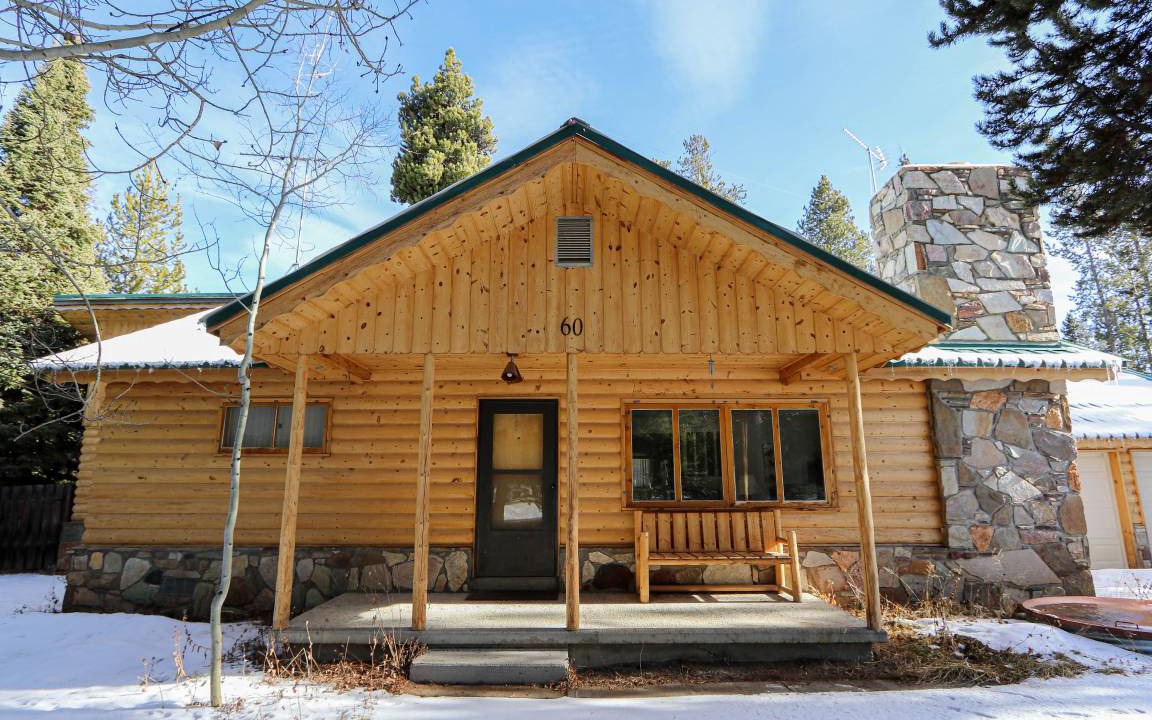 West Yellowstone Cabin | 251 m² Cabin ∙ 3 bedrooms ∙ 6 guests